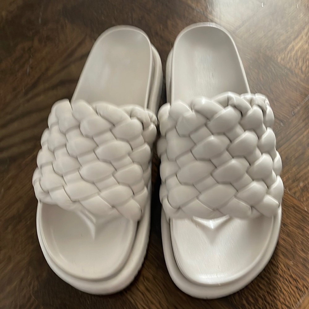 H  & M slides